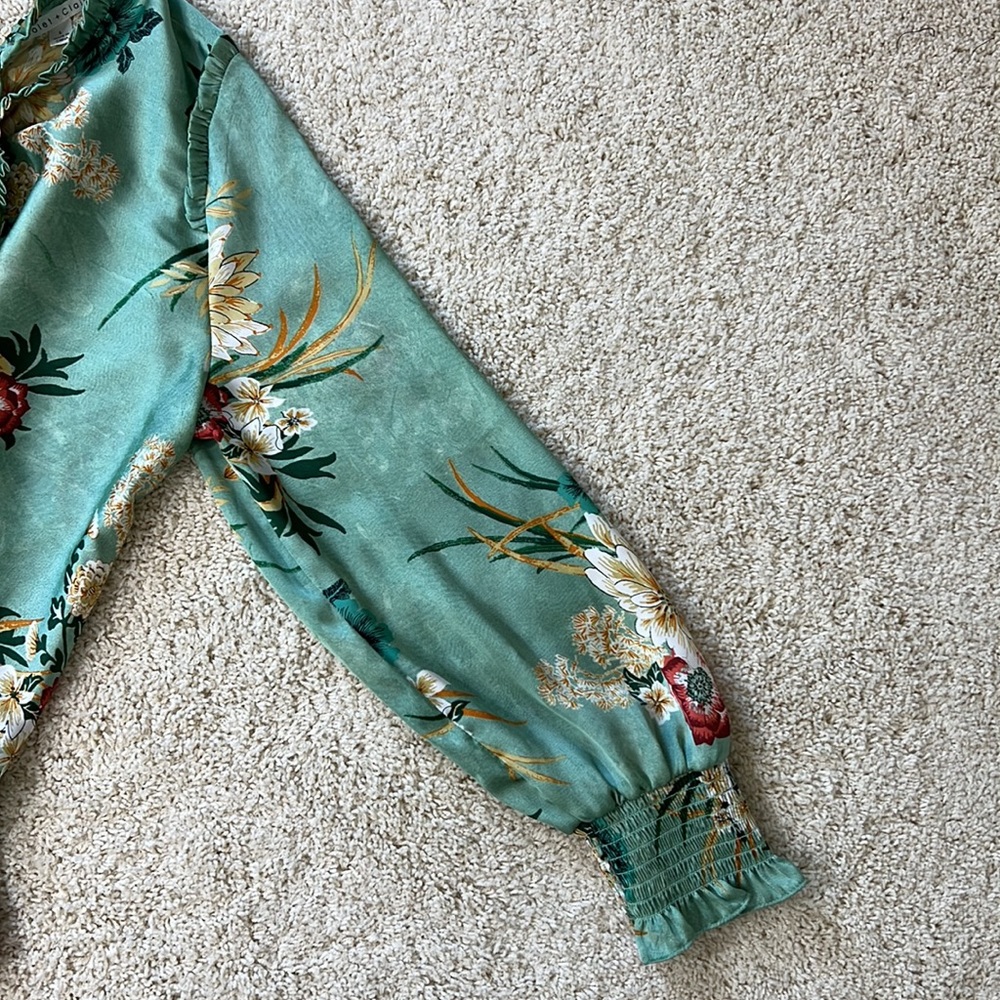 Violet + Claire Long Sleeve Floral Blouse Size Large - Picture 9 of 13